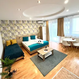 Star With Free Parking , Budapest Hongrie